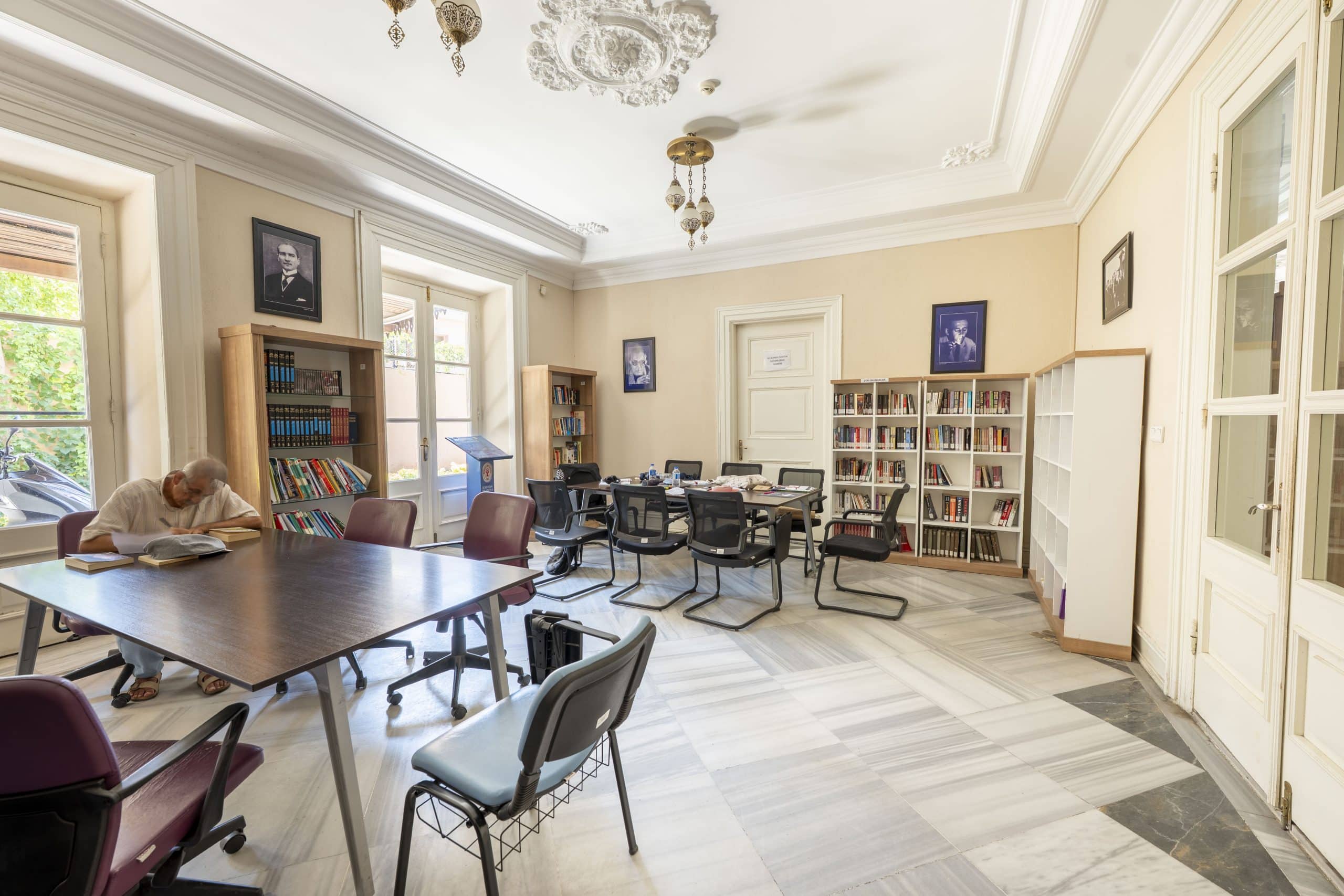 Belhomme Köşkü (Atatürk Kütüphanesi) - Galeri 14