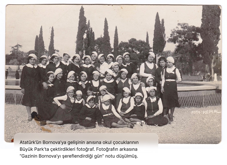 Atatürk'ün Bornova'ya gelişinin anısına okul çocuklarının Büyük Park'ta çektirdikleri fotoğraf