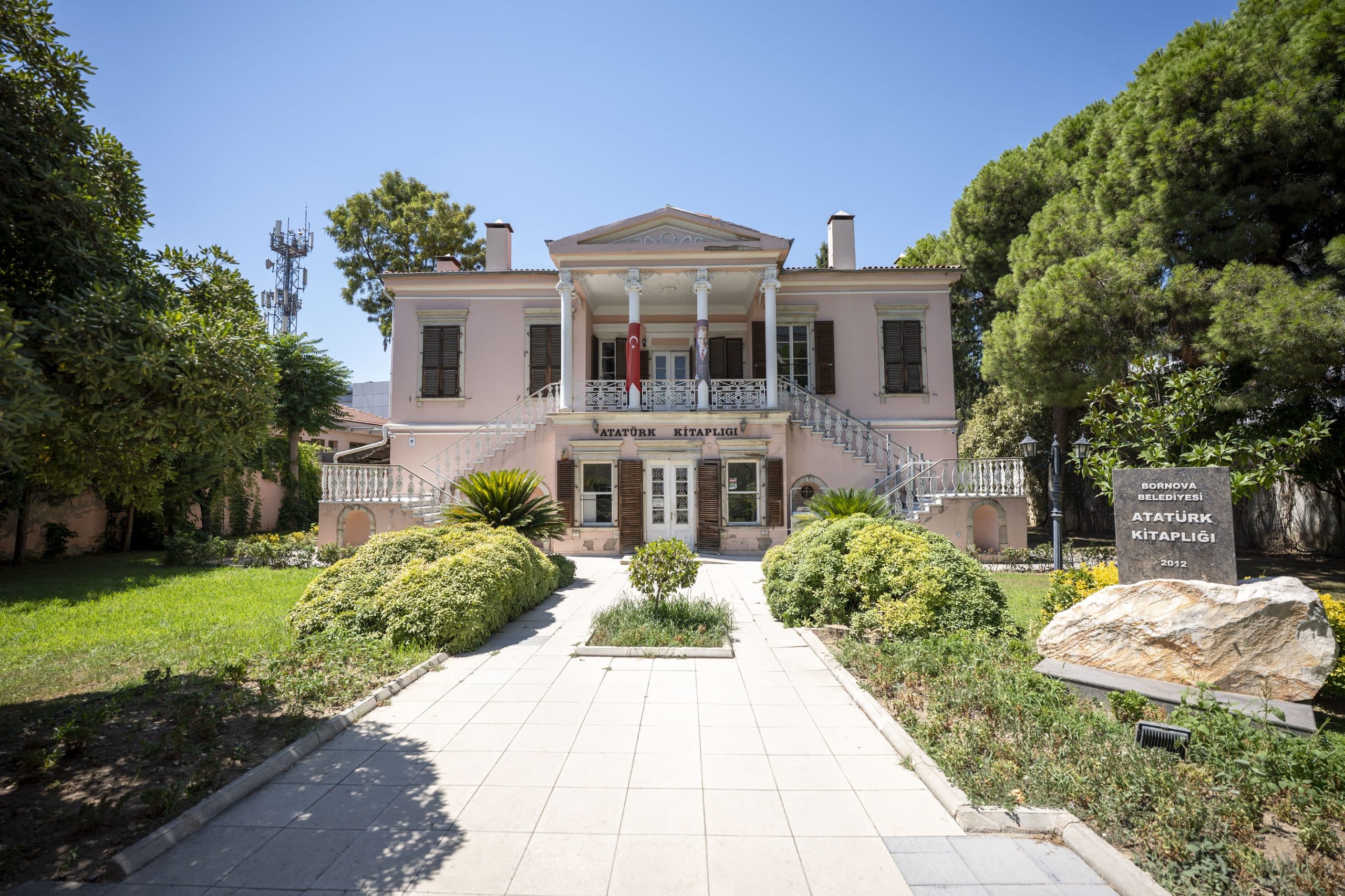 Belhomme Köşkü (Atatürk Kütüphanesi)
