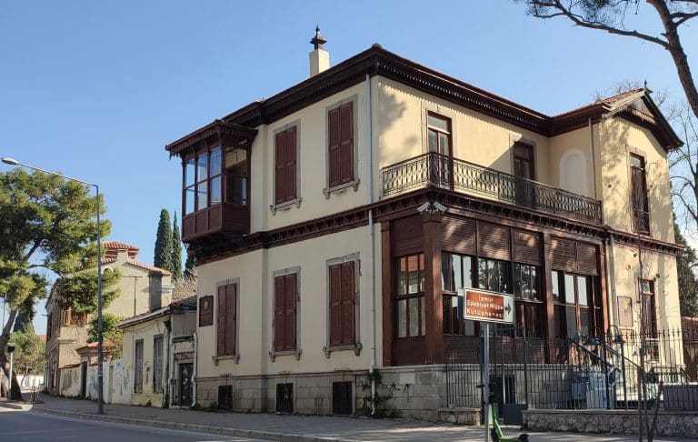 İzmir Edebiyat Müze Kütüphanesi