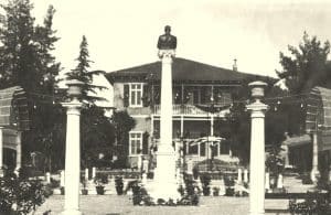 22 Haziran 1926’da açılışı yapılan Atatürk Anıtı