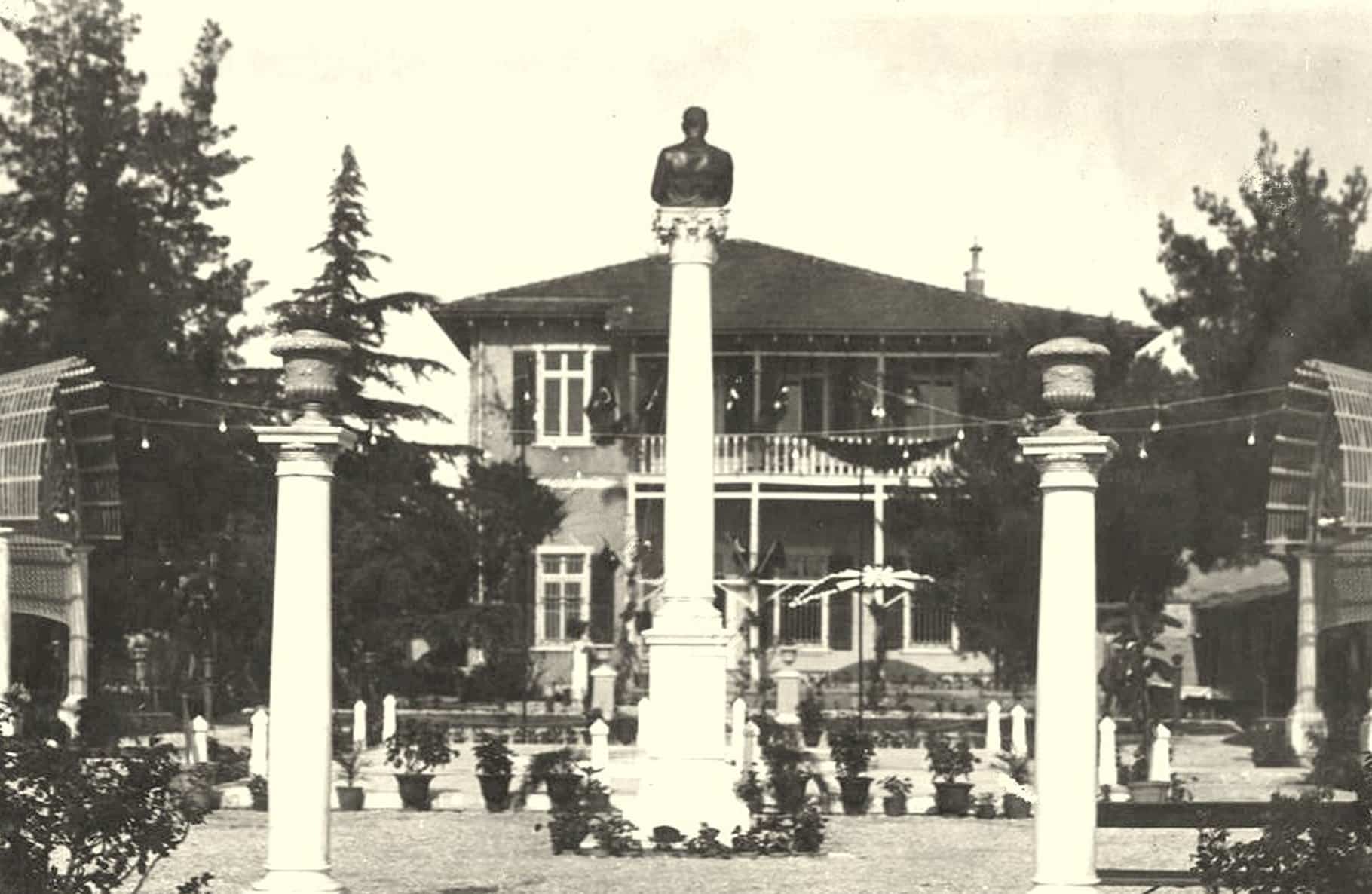 22 Haziran 1926’da açılışı yapılan Atatürk Anıtı