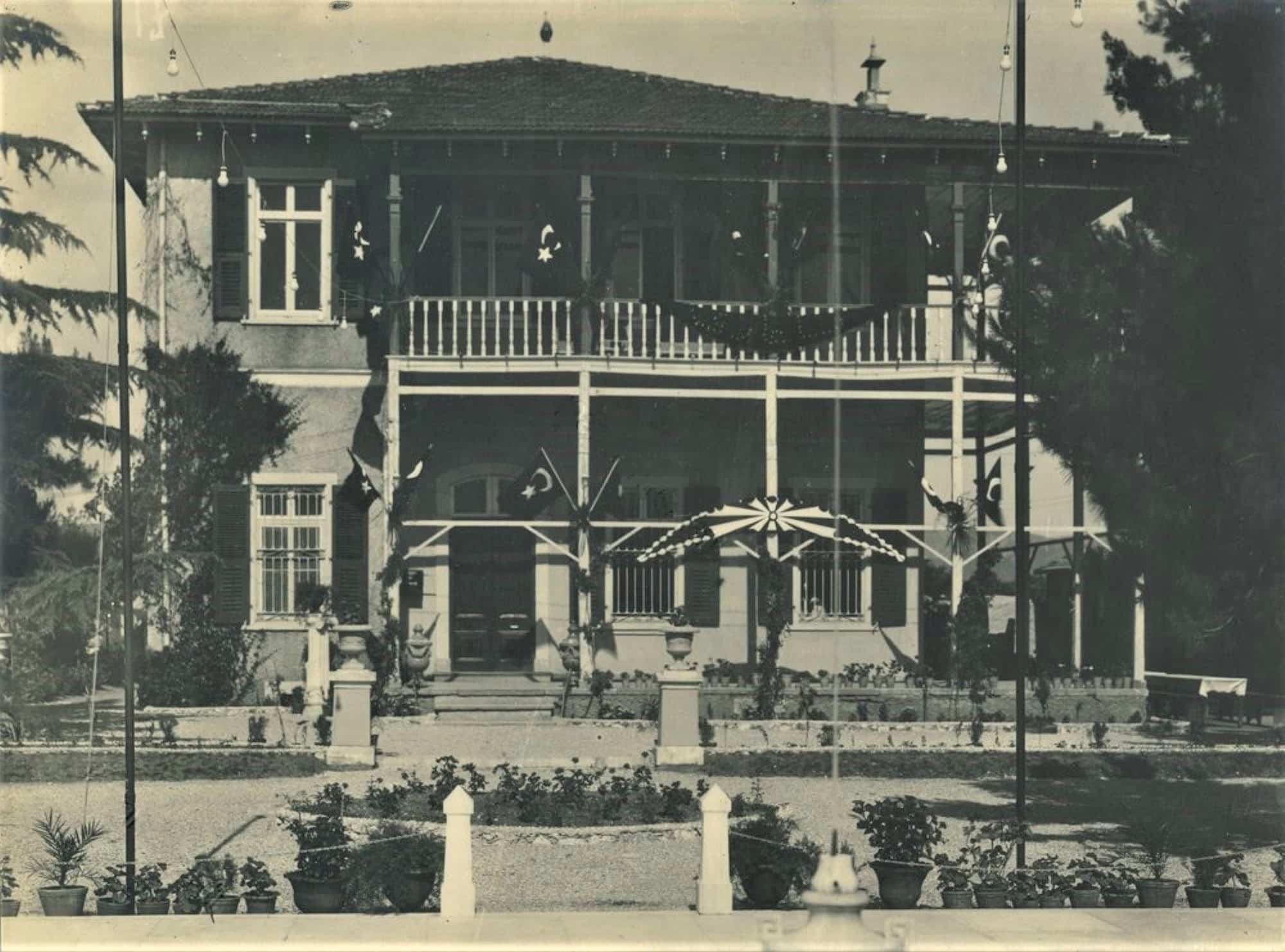 18 Haziran 1926 Bornova Ziraat Mektebi bahçesinde Atatürk'ün balosu