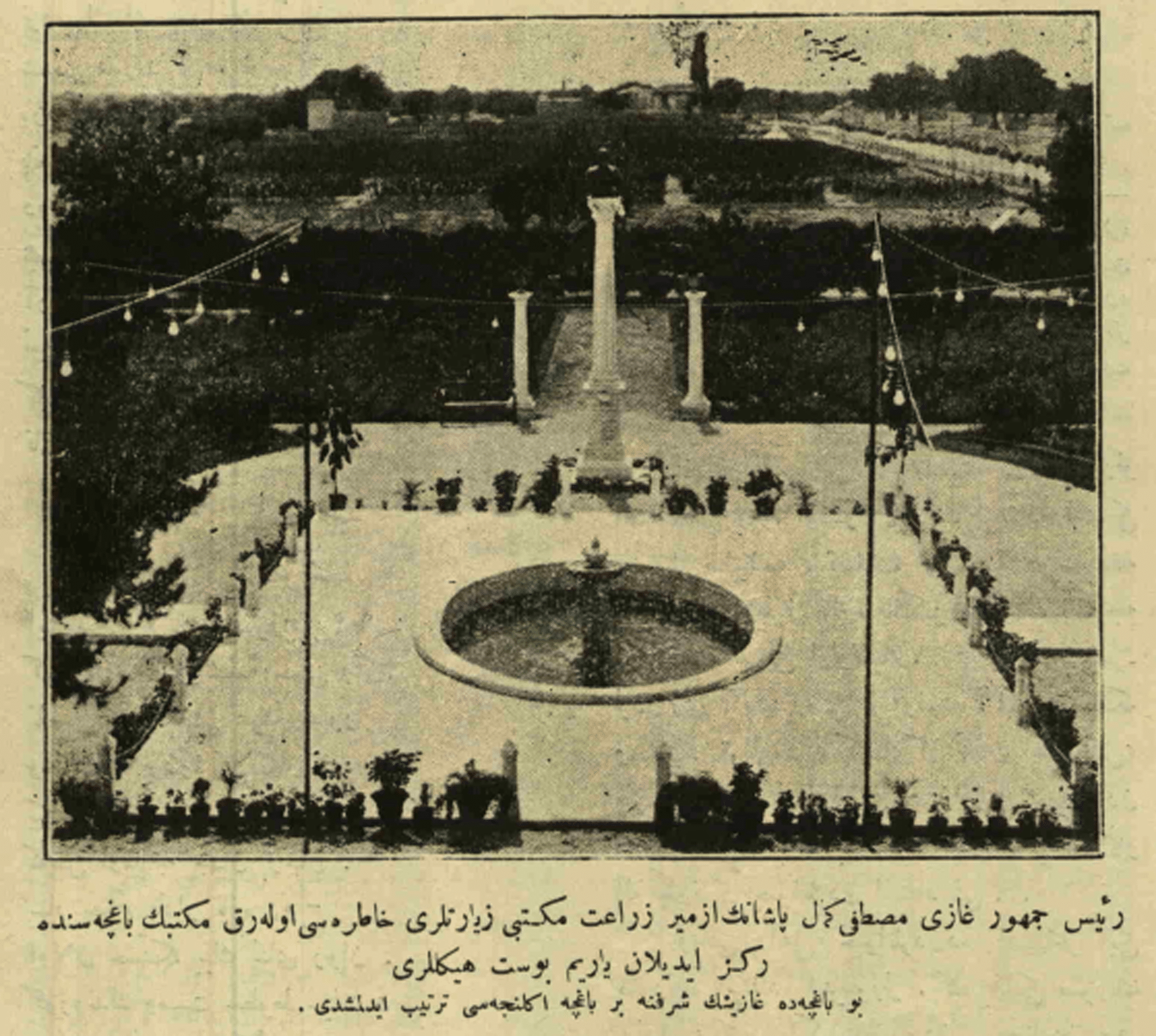 Atatürk'ün Bornova'ya gelişinin anısına okul çocuklarının Büyük Park'ta çektirdikleri fotoğraf